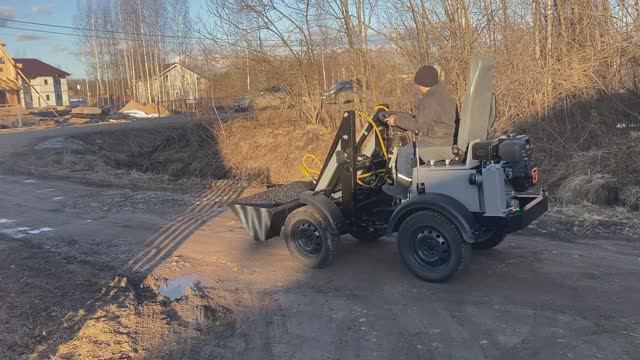 Малой развлекается. Управление по силам даже ребенку