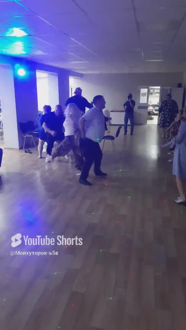 ГОСТИ ОТЖИГАЮТ С ВИНИЛОВЫМИ ПЛАСТИНКАМИ!!Shorts