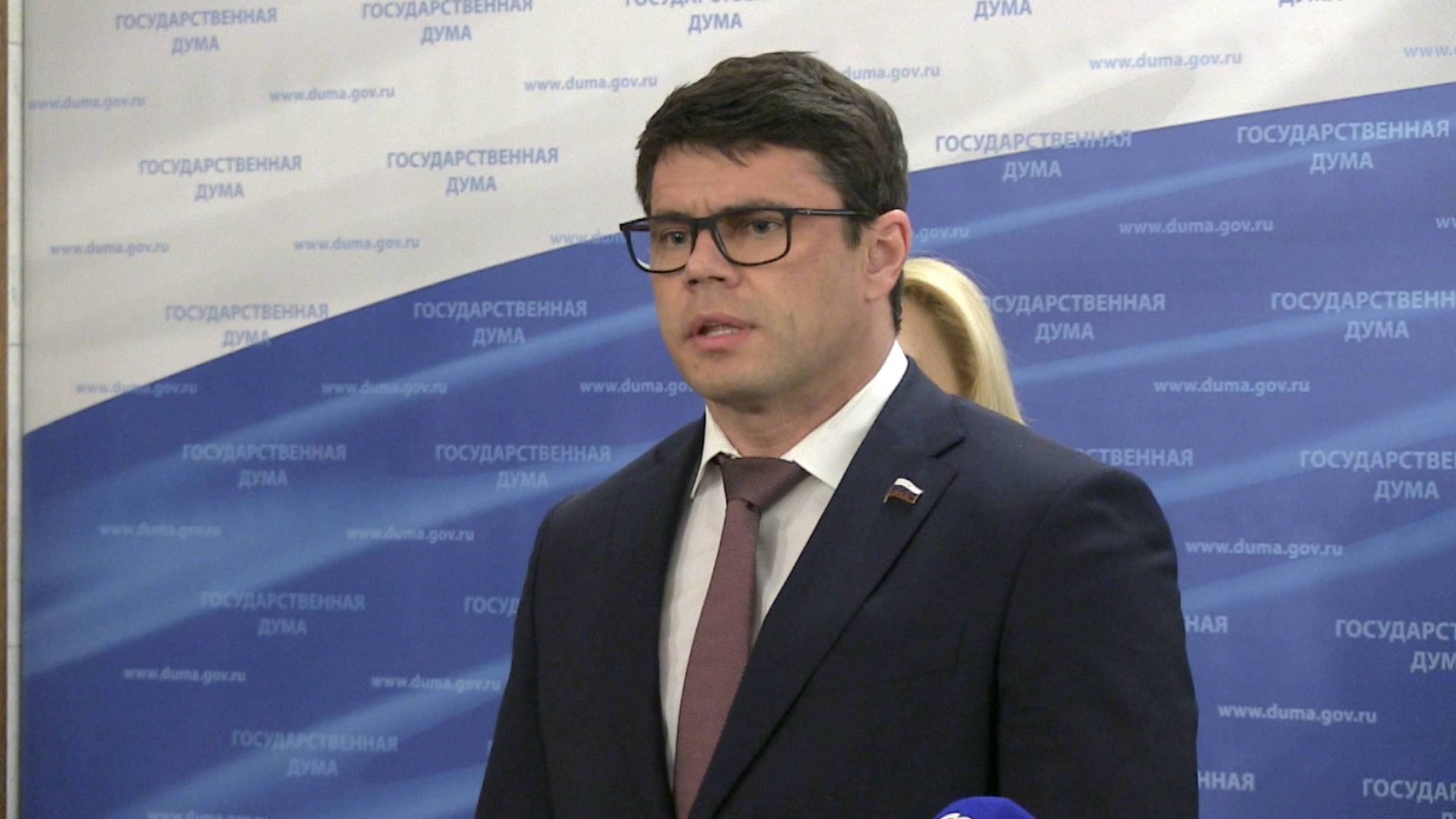ЕР С ПРАВИТЕЛЬСТВОМ ПРЕДЛАГАЮТ ЗАПРЕТИТЬ ОТПРАВКУ СМС АБОНЕНТАМ ВО ВРЕМЯ ТЕЛЕФОННОГО РАЗГОВОРА