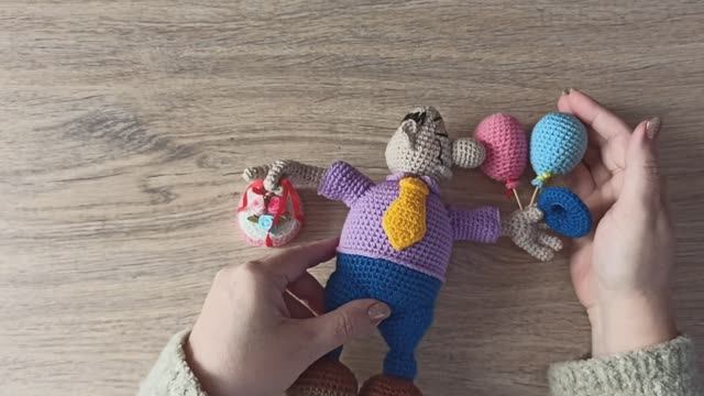 СП ВОЛШЕБНЫЙ МИР ВЯЗАНЫХ ИГРУШЕК   МОСЬЁ ЖЕРАР   КОНКУРС КО ДНЮ ВЛЮБЛЁННЫХ