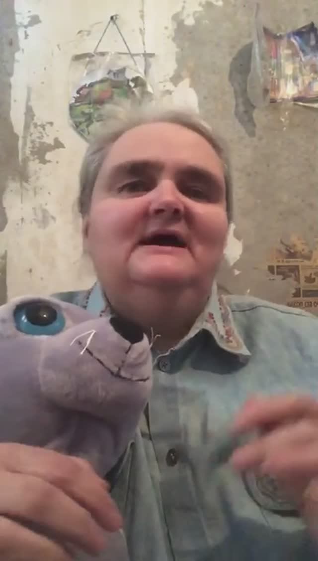 Песня полная версия - Сидим с бобром за столом вдвоем на ужин готовим полено