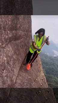 Требуется мастер чистоты.