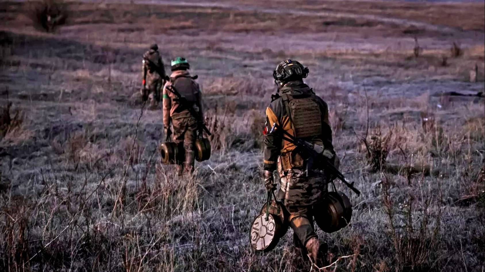 Командиры ВСУ воруют гуманитарную помощь, рассказал украинский пленный