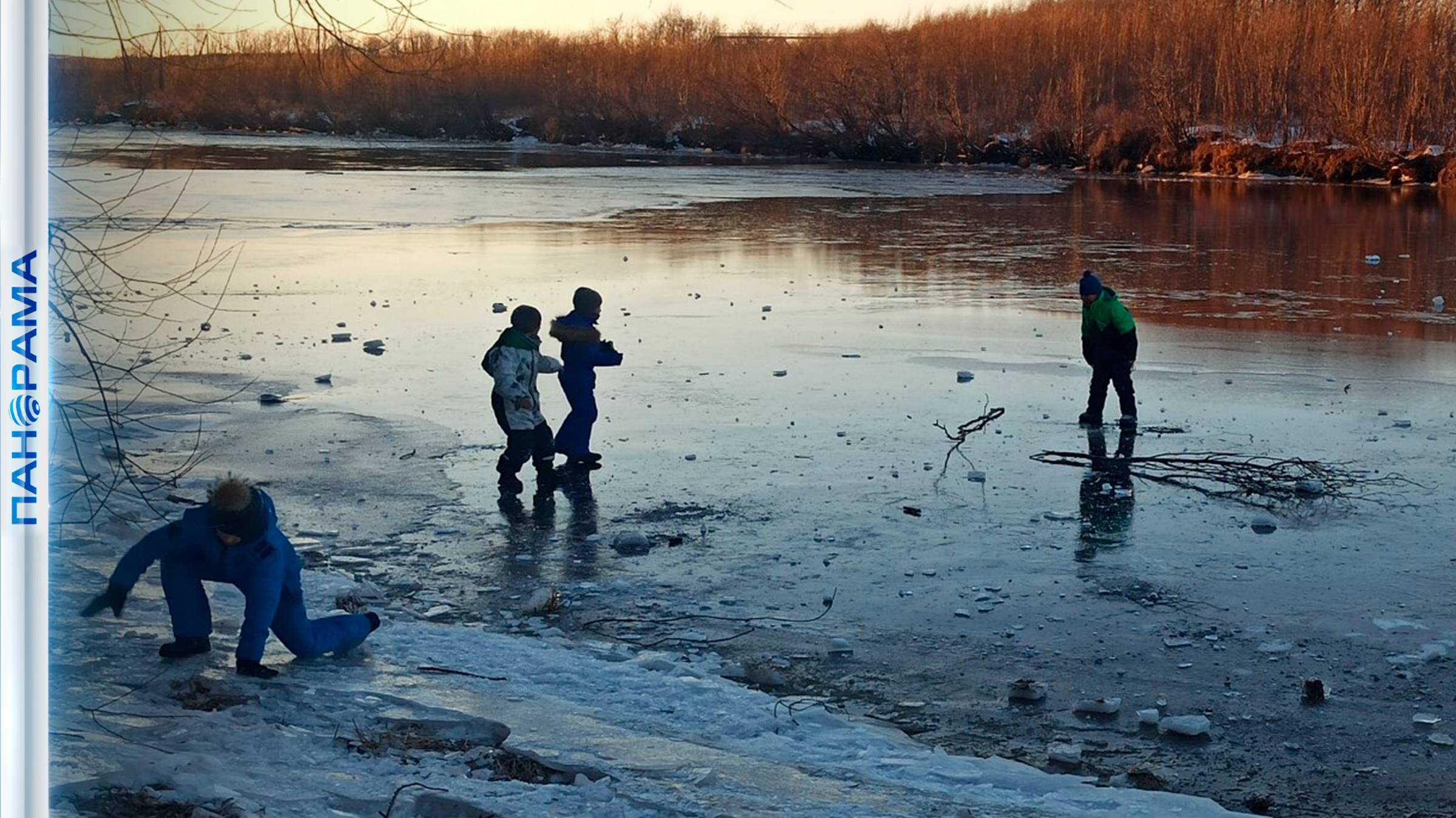 ‼️ Подростки в Донецке едва не утонули! Зимняя рыбалка и игры на водоёмах опасны на тонком льду