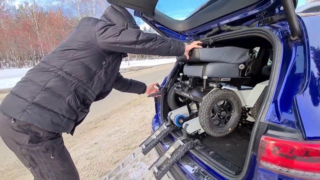 Выгрузка коляски Caterwil GTS 4WD из машины