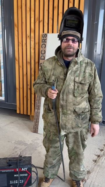 Сколько лет нашим сотрудникам?