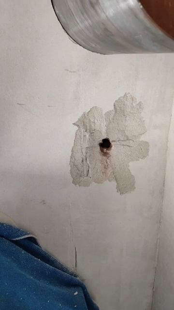 Когда нет возможности закрепить станину, на помощь приходит ручной мотор с микроударом Bycon DB-202