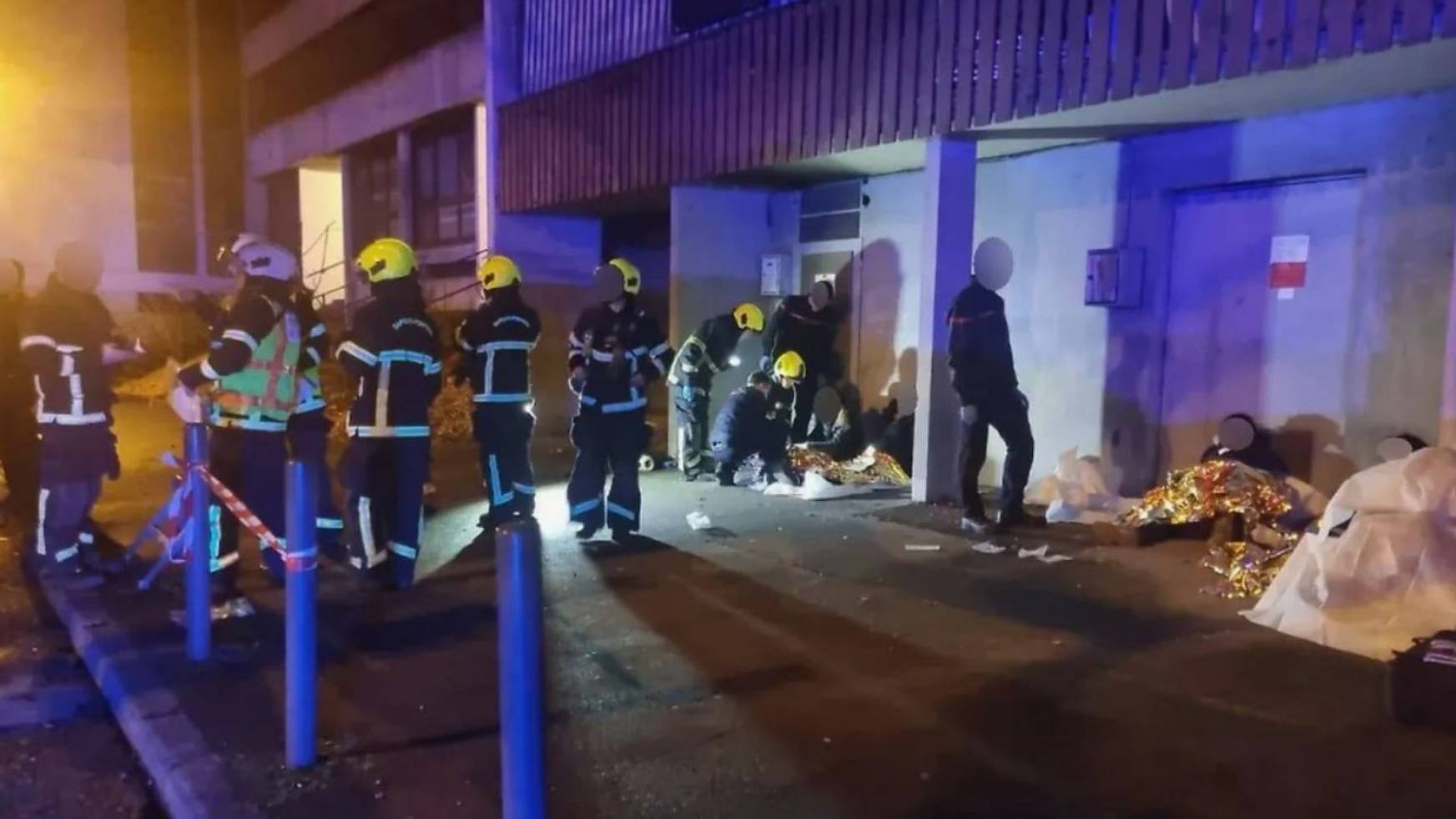 Взрывом выбило окна, 12 человек задело осколками. Неизвестный бросил гранату в баре на юге Франции
