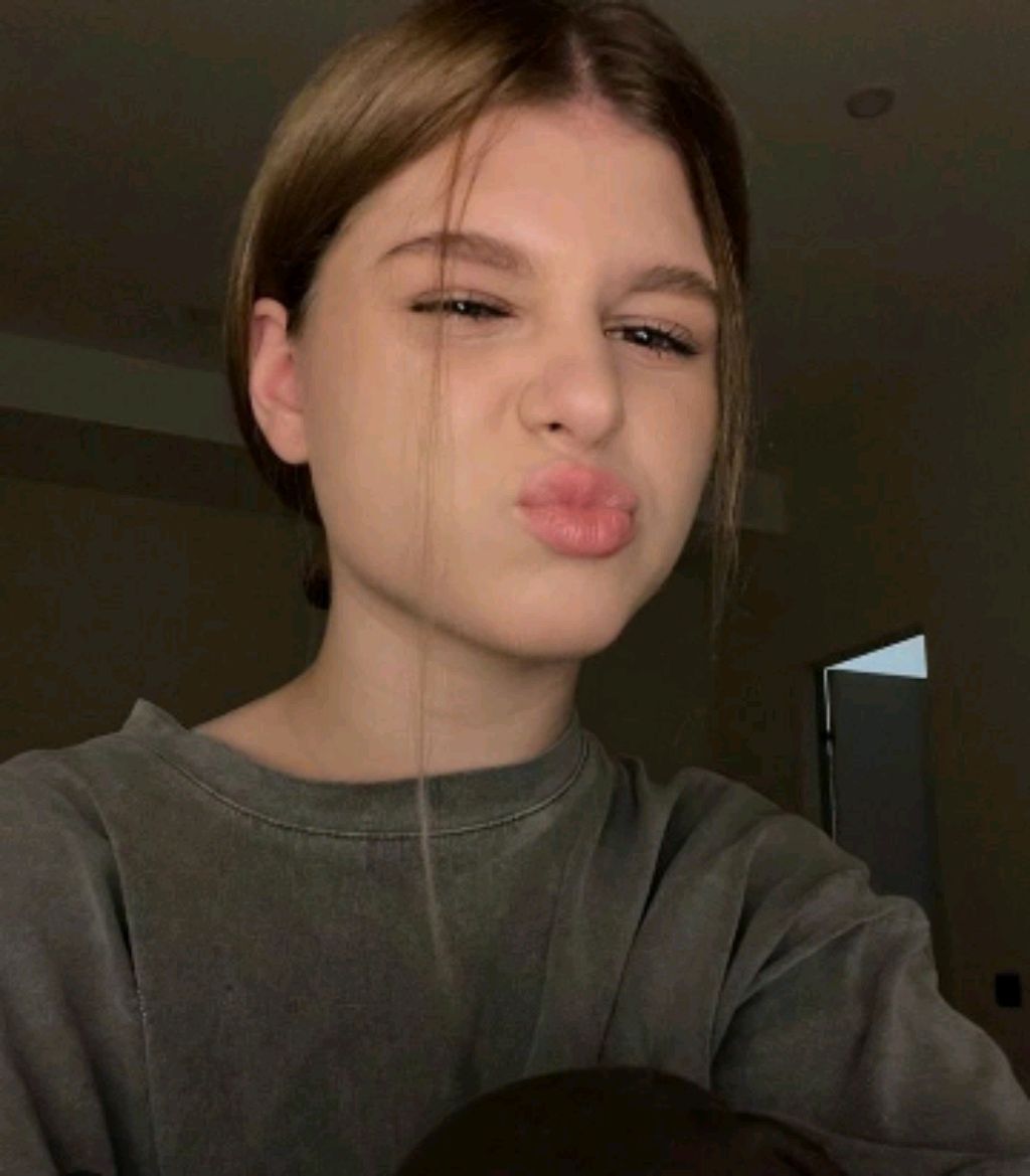 я ребёнок 😋🎀