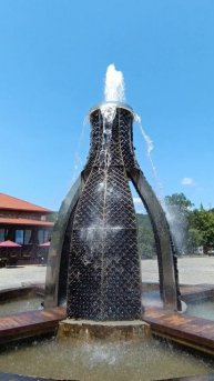 Фонтан в виде шампанского
#фонтан #шампанское #путешествия #новороссийск #asmr