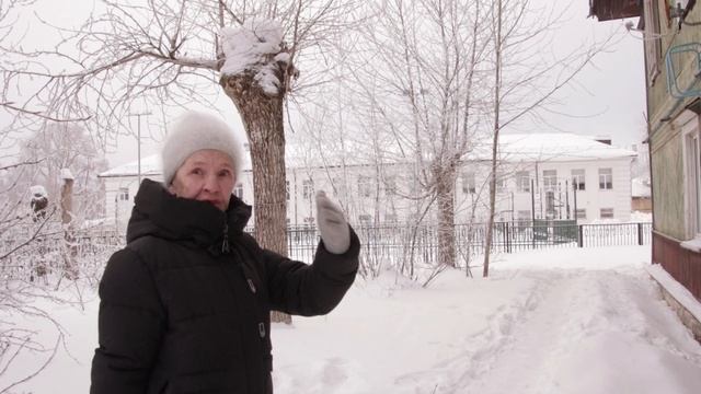 Очистка крыш домов от наледи на ул. Фрунзе. СоликамсоеТВ.
