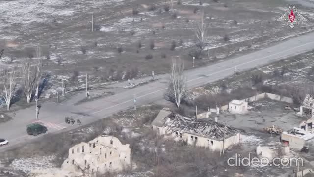 Боевики ВСУ 12 раз атаковали с помощью БПЛА и артиллерии колонну машин....