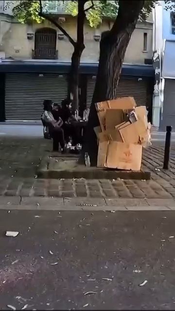 Есть ещё желающие в Париж?