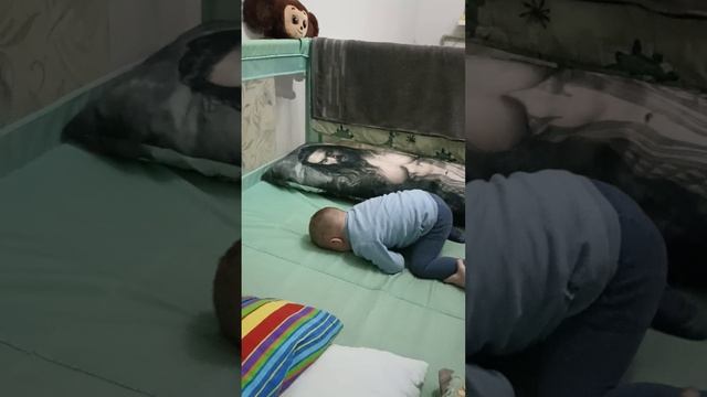 Сынок играет с мамой, смеется в голос 🤣