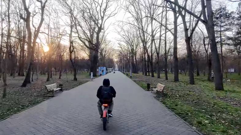 Покатаем по Роще на закате,  кто со мной? :)
 ( Чистяковская роща, Краснодар )