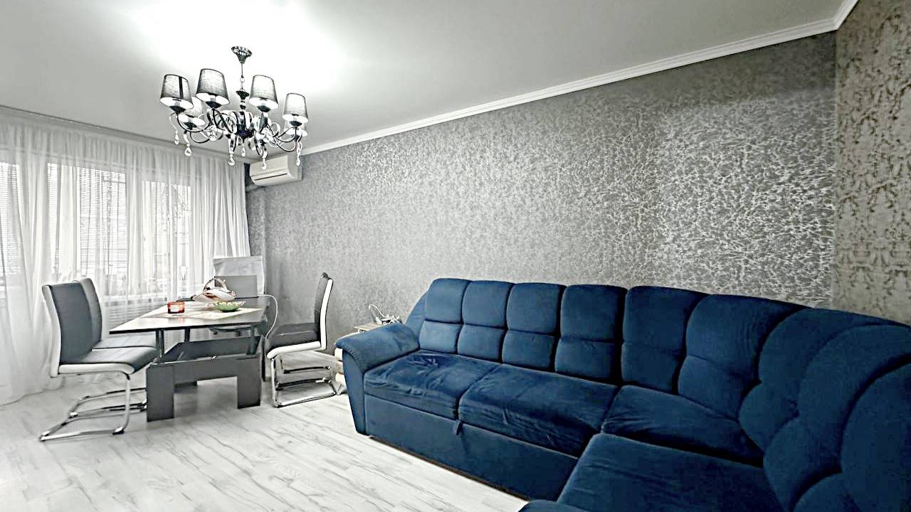 Трехкомнатная квартира 70 кв.м. с ремонтом, мебелью и техникой. Краснодарский край, город Армавир.