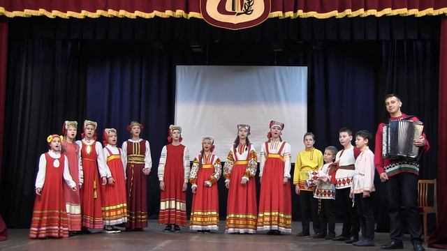 ОДК ансамбль народной песни "Родничок" средний состав "Я по травкам шла"