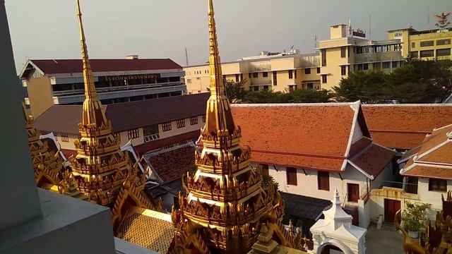 Железный Замок - Храм Loha Prasat в Бангкоке
