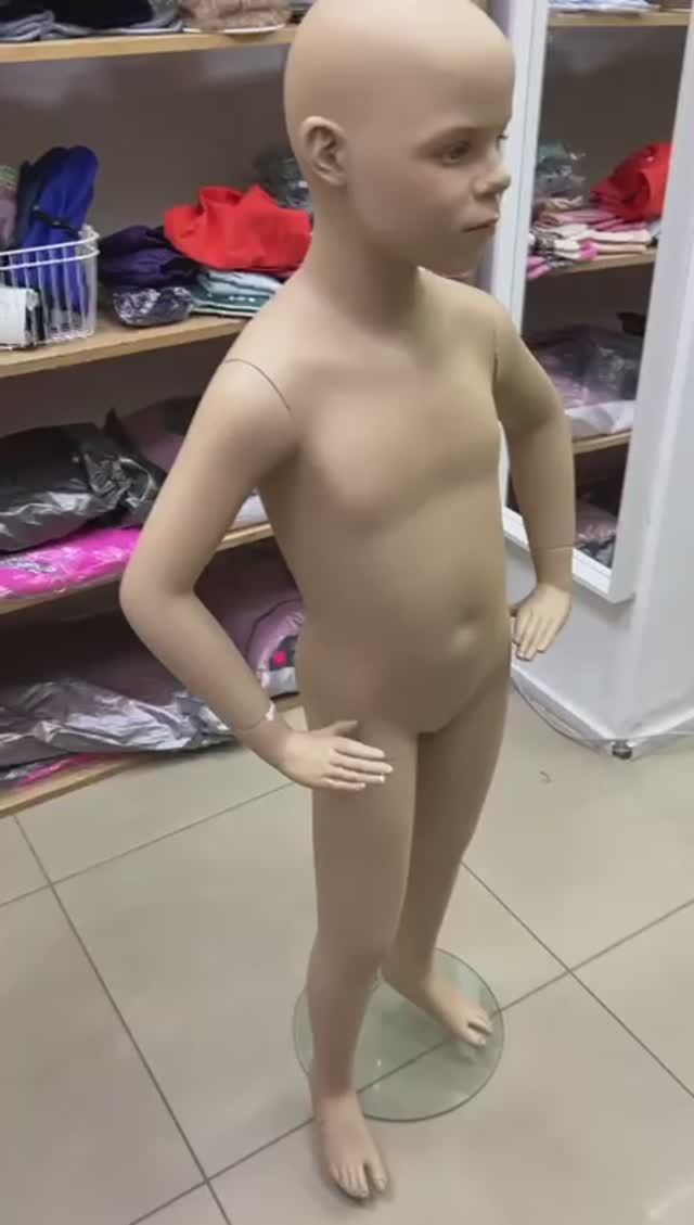 Пластмассовый мальчик