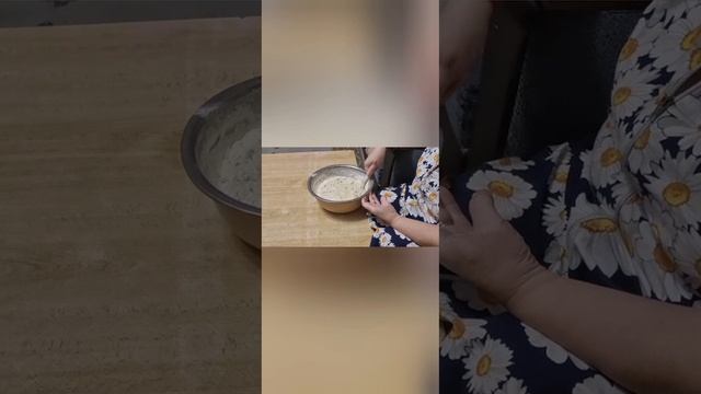 фкусная минутка-булки с колбасой и оладьи