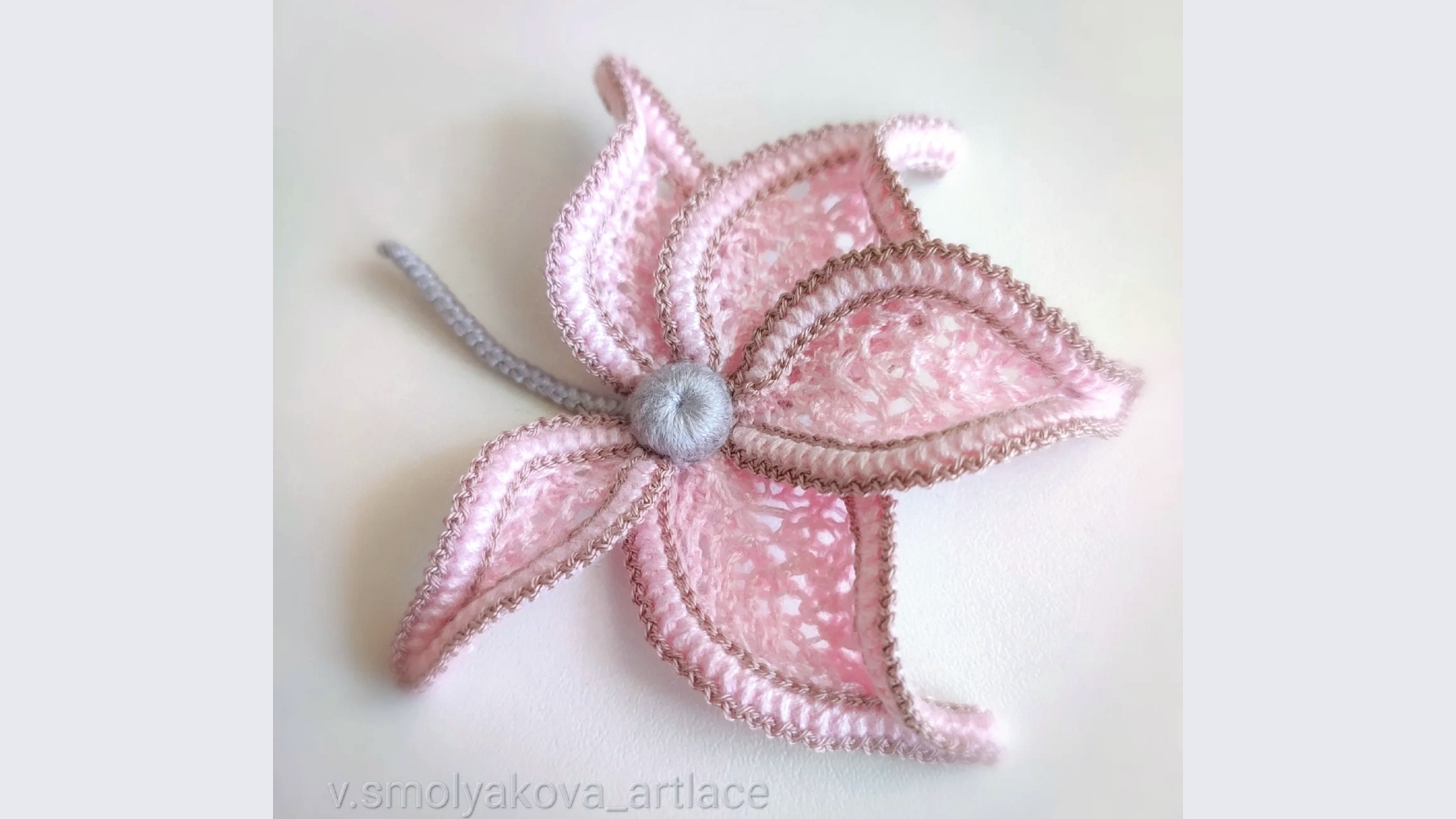 Заполняем лепестки тунисской сеточкой