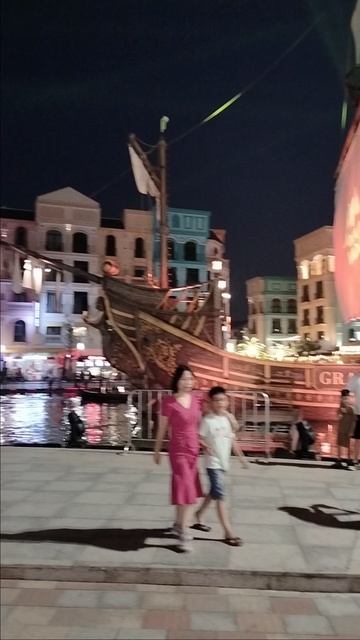 Италия в Ханое!Вот это парк!