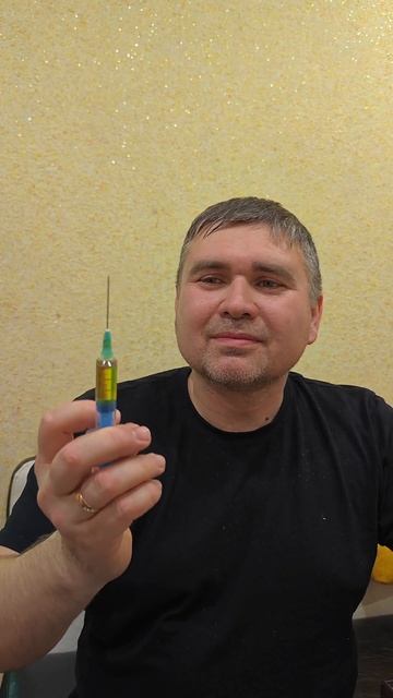Это муж когда к приходу гостей вошёл в роль "Хозяин дома"😆