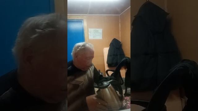 Работа охранником тяжела и трудна)))