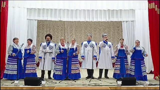 "Разлетелась по полю, полюшку"