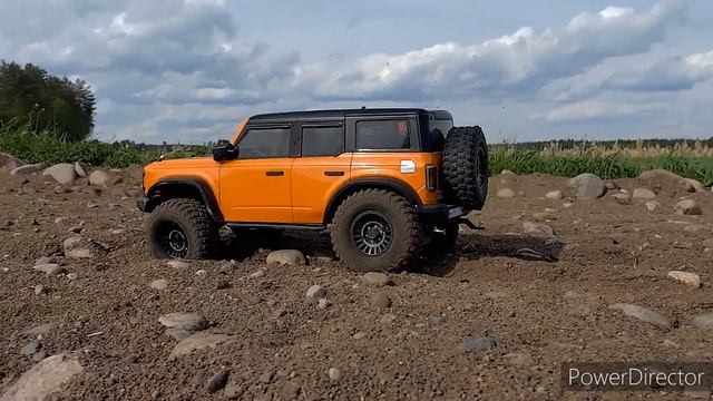 Тестируем на лёгком бездорожье бессенсорную БК систему 3300kv на HB Toys R1001 beluga Ford Bronco.