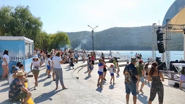 Абрау-Дюрсо. 6.08.2022. День рождения игристого. ZUMBA. ЧАСТЬ 2.