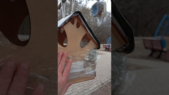 14.02.25. Защита кормушек от голубей, пополнила  кормом кормушки