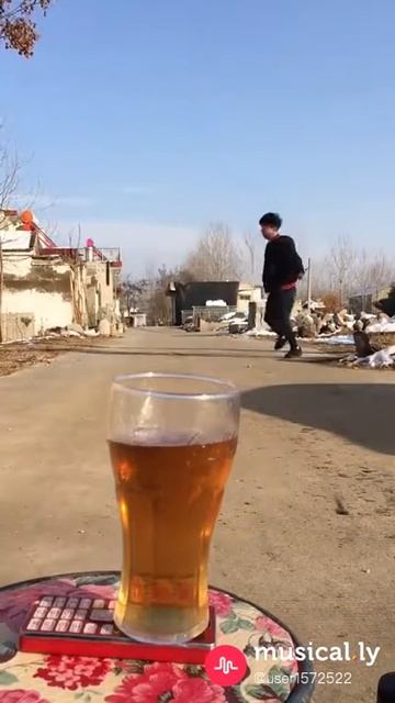 Прыгнул в бокал