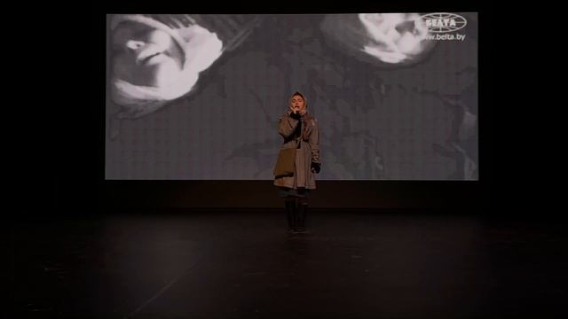 Стихотворение "Юная разведчица" - Видео