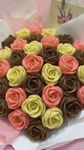 Лучший подарок в День Святого Валентина - розы и шоколад 😍❤️ А лучше всего - когда это все вместе!