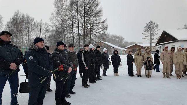 Мемориальную доску памяти участника СВО Владимира Лушникова открыли в Колпашеве