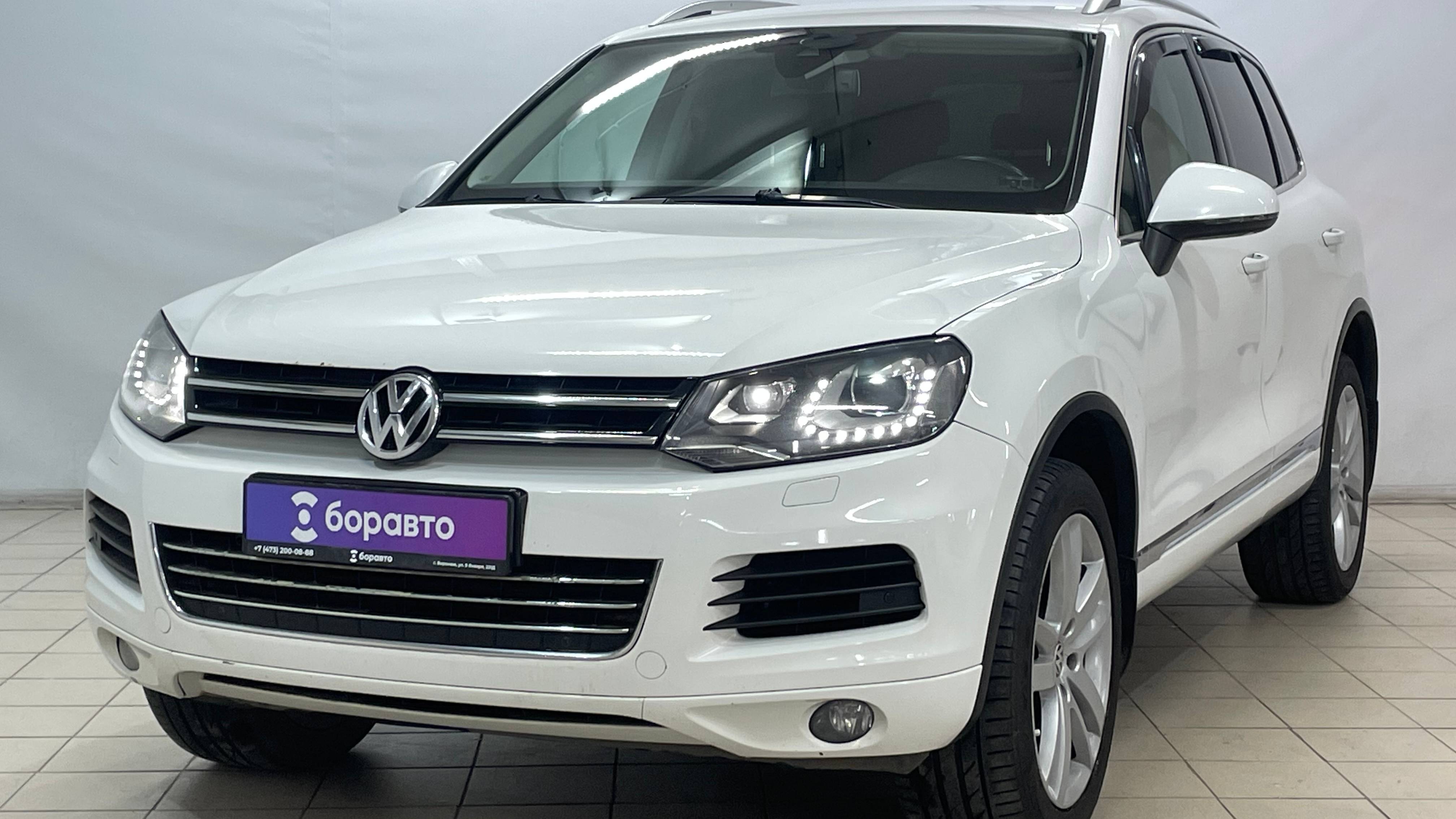 VOLKSWAGEN TOUAREG Белый
