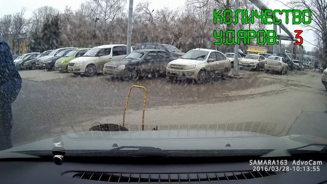 Дворник жестоко избил автомобиль (Самара, 2016)