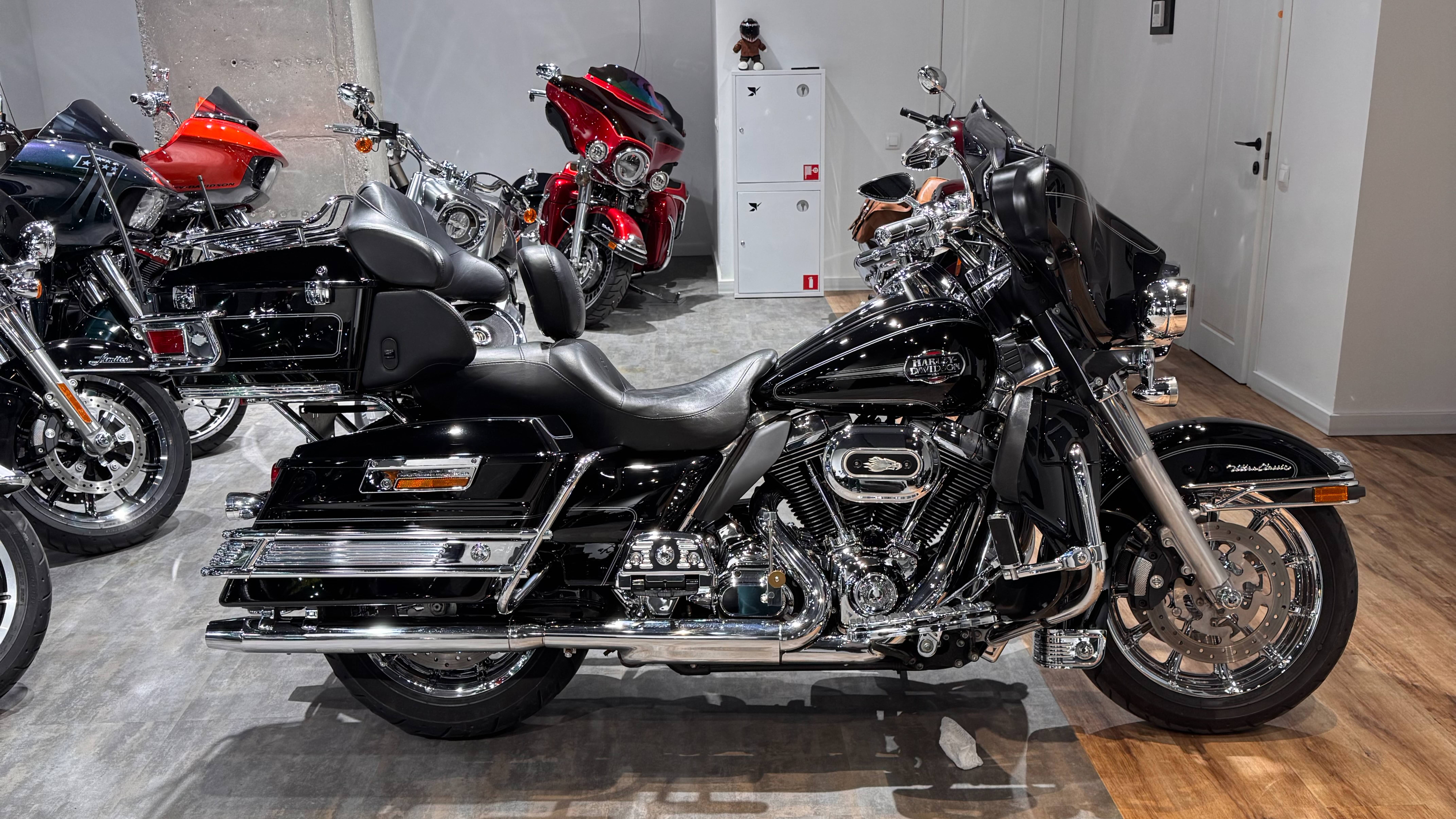 HD Electra Glide Ultra Total Chrome Willie G )))