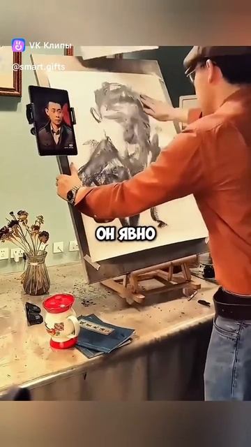 Художник троллит заказчиков 😆