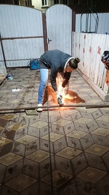 Женщина и болгарка 😁