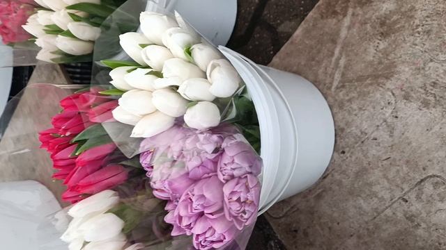 Одна из многих понравившихся палаток с цветами...Поздравляю всех с праздником!!!