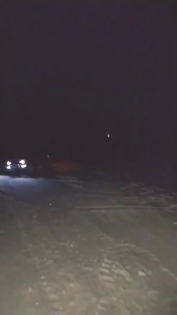 Вот так развлекаемся пока нет снега а грязь уже замёрзла...