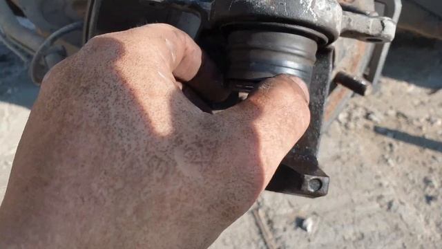 Разработка тугих или подклинивших поршней тормозного суппорта .