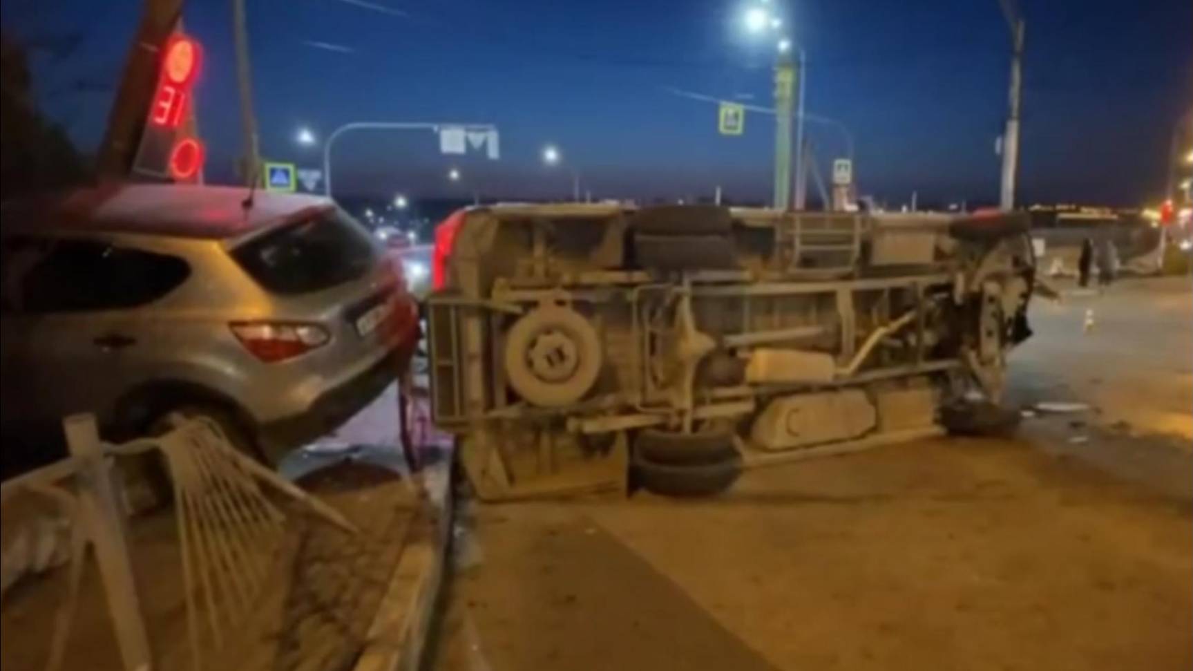В Севастополе машина скорой помощи столкнулась с авто, есть погибший