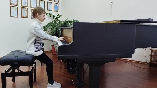 Софья Саволайнен с композицией "Ослик Иа" В. Игнатьев ДШИ "Берегиня"