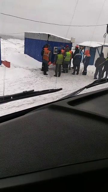Ожидают талон на уголь 😬😬