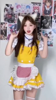 Что она творит это просто надо видеть...