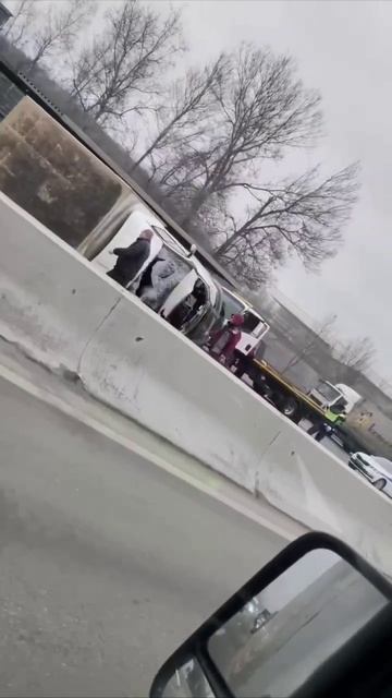 Крупное ДТП на МКАД в районе пересечения с Варшавским шоссе

Сообщается, что столкнулись 4автомобиля