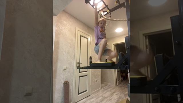 Кать научиться подтягиваться